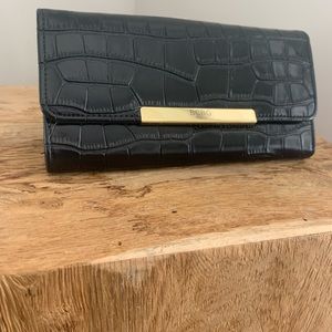 BCBG Paris Faux Leather Wallet Purse Black Alligator Print